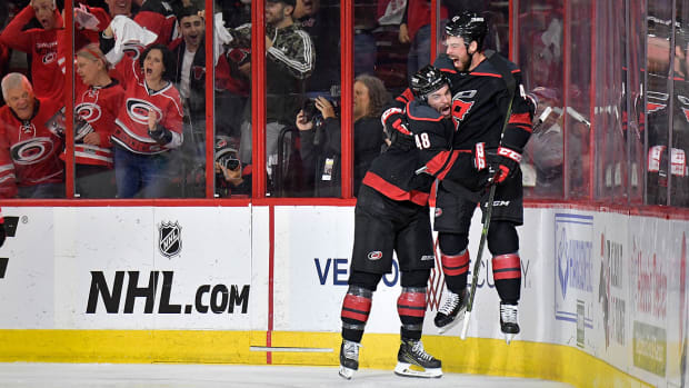 hurricanes-islanders-game-4.jpg